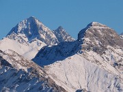 28 Dal Monte Avaro (2080 m) zoom verso il Pizzo del Diavolo (2916 m) preceduto dal Pegherolo (2369 m) 